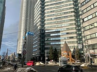1つ目の交差点の角（秀英予備校の手前です）にNCO札幌ビルがあります。【画像】
